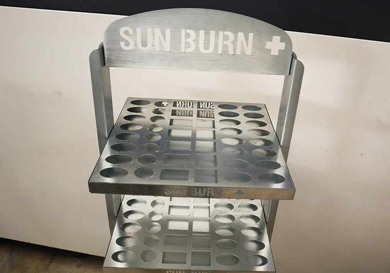 Μεταλλικά stands διάτρητα